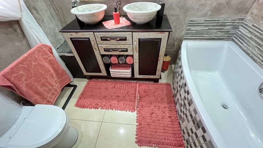 3 Bedroom Property for Sale in Heiderand Western Cape